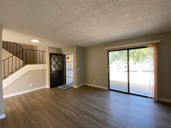 Building Photo - Remodeled 3 Bedroom Home in Oceanside!