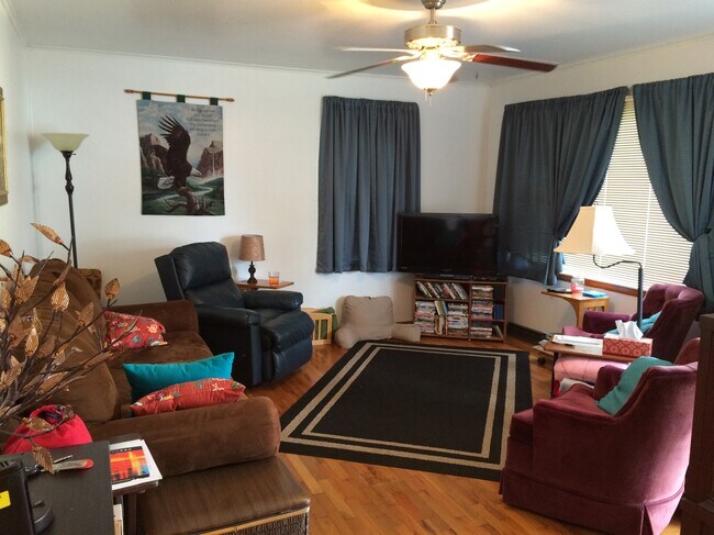 Large Living Room - 718 E McPherson St