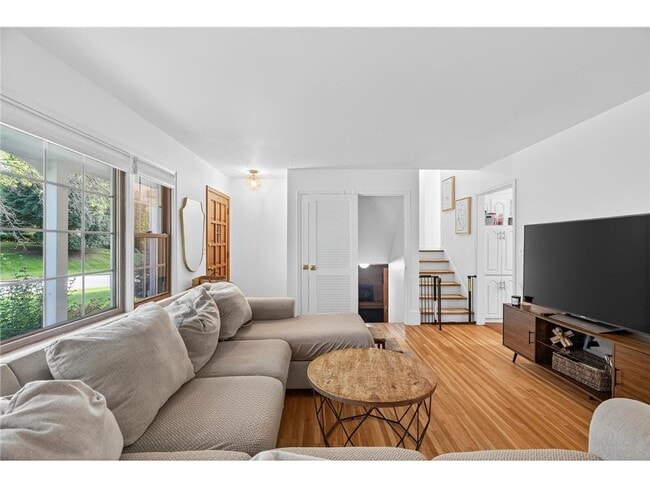 Building Photo - 16318 Temple Dr S