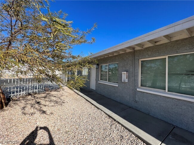 Foto del edificio - 2524 N McCarran St