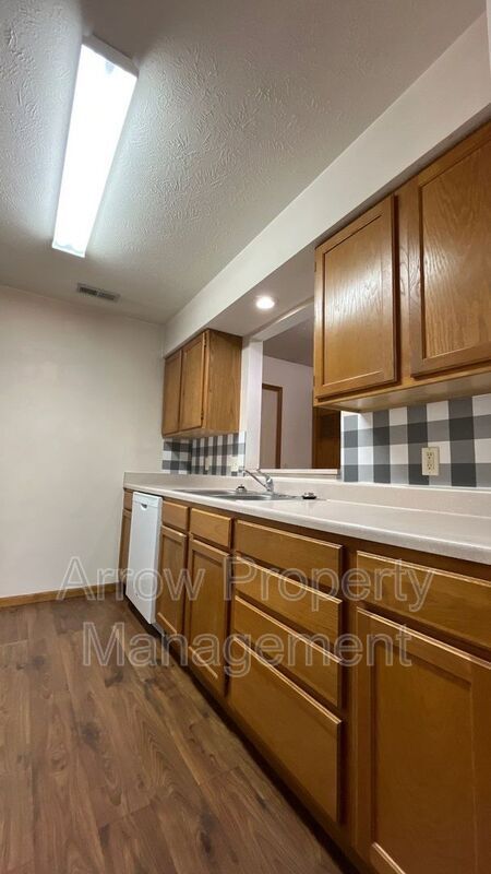 Building Photo - 1660 Swanson Dr