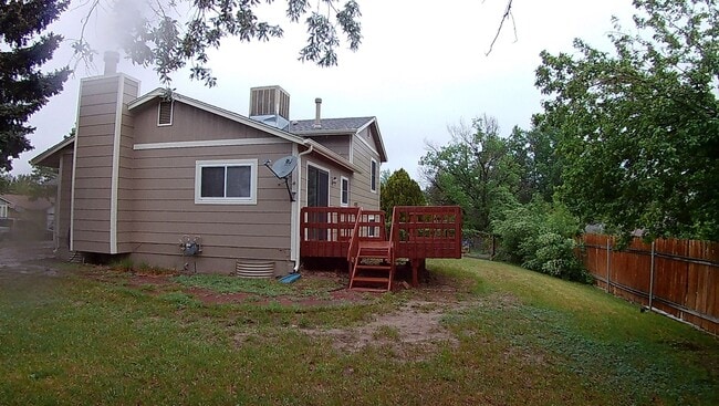 Photo - 3 bed 2 bath 1400 Sq. feet BIG YARD in Aurora! House