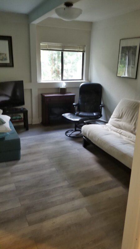 Foto del edificio - 15889 S Shore Dr