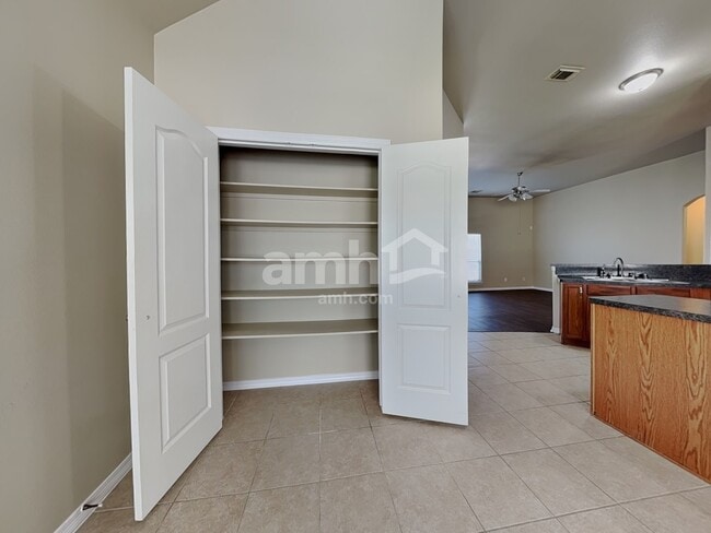 Foto del edificio - 5119 Westwood Pines Dr