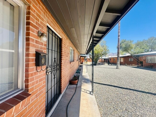 Building Photo - Newly Renovated Spacious 1 Bedroom with Vi...