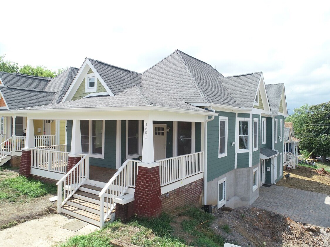 Foto principal - $1725 per Bedroom | 4BR/4BA Off-Campus Hom...