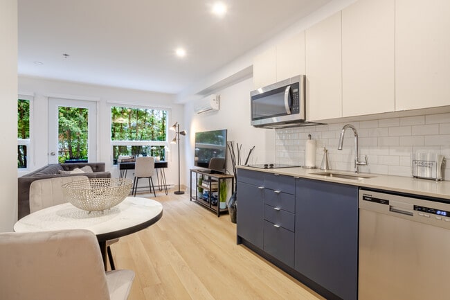 Building Photo - Utopia