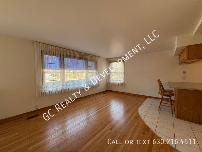 Foto del edificio - *** HEART OF ROSELLE / COMMUTER FRIENDLY /...