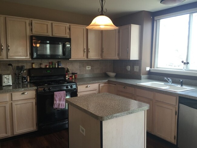 Building Photo - 844 Violet Cir