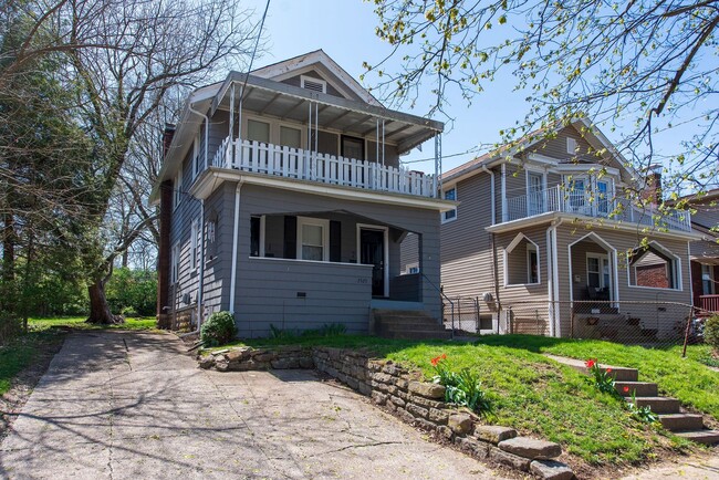 Foto del edificio - Duplex Home in Norwood