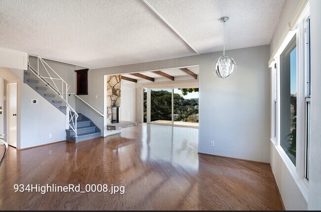 Foto del edificio - 934 Highline Rd