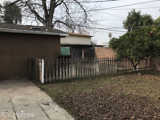 Building Photo - 1 br, 1 bath Apartment - 365 1/2 N. Echo Ave.