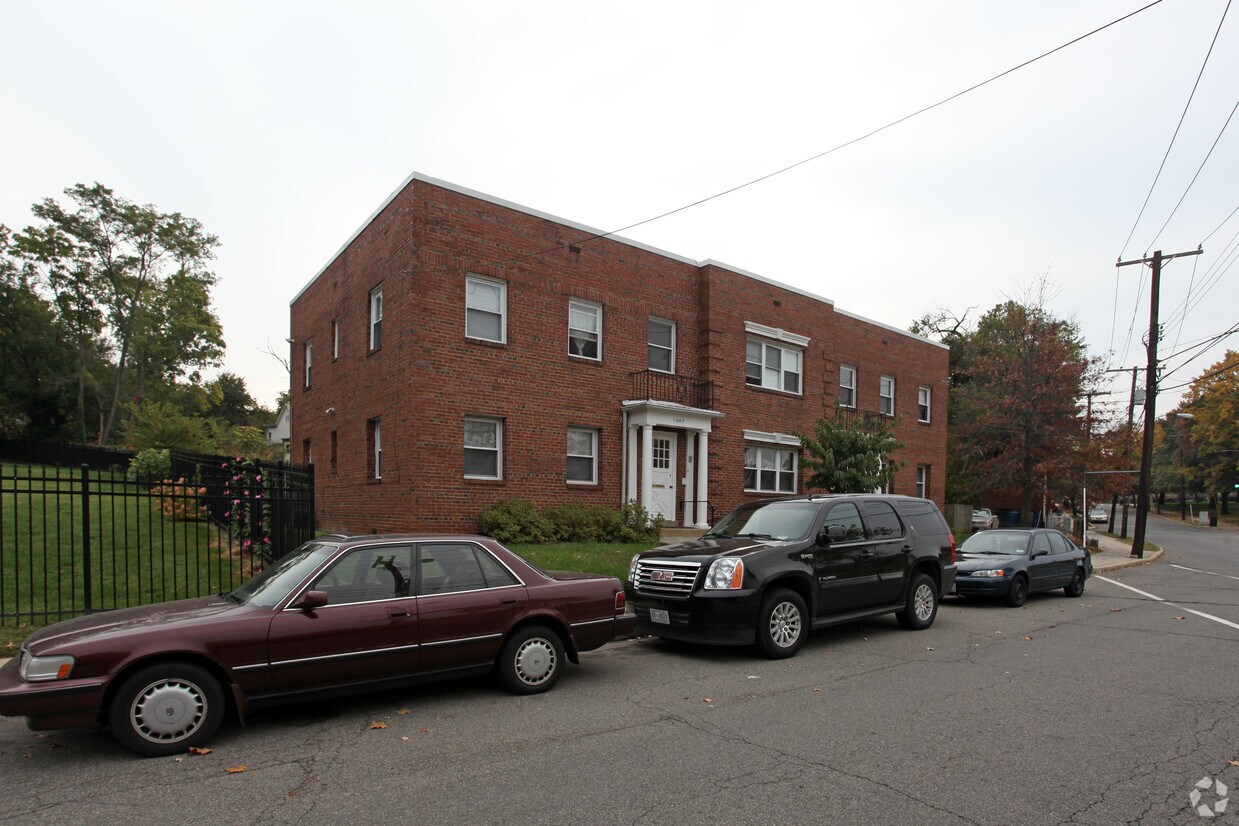 Foto principal - 1005-1007 Michigan Ave NE