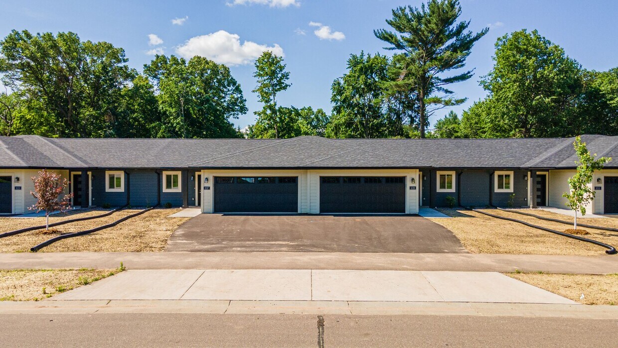 1137 St Andrews Dr, Altoona, WI 54720 House Rental in Altoona, WI