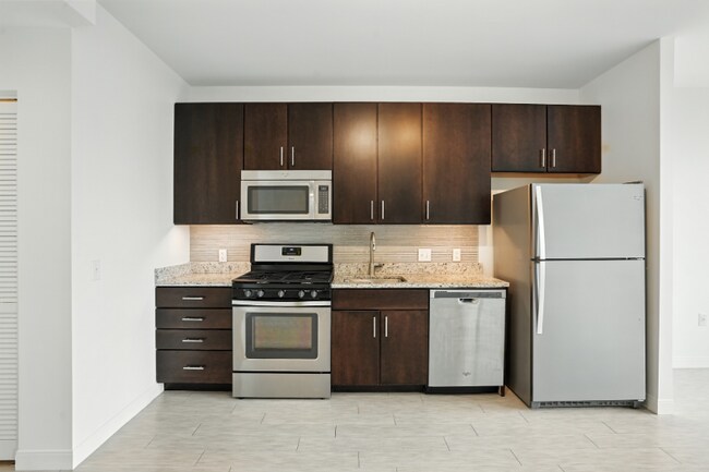 Building Photo - 155 Forest Ave