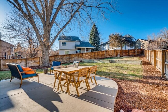 Spacious fenced-in backyard - 6753 Amherst Ct