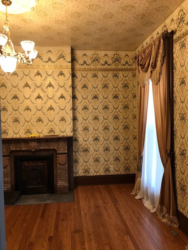 Front Living Room - 624 W 5th St