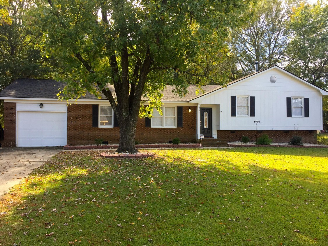 5827 Lake Villa Dr, Fayetteville, NC 28304 House Rental in