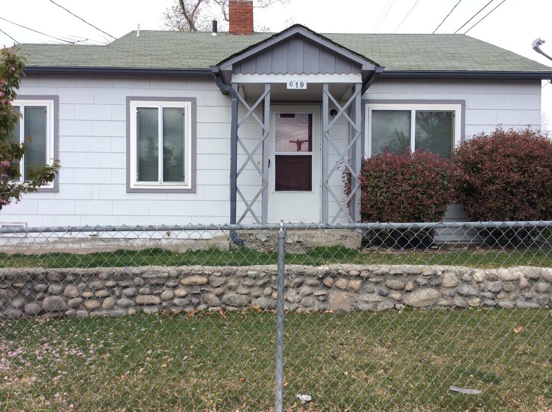 Primary Photo - Convenient Sparks Location