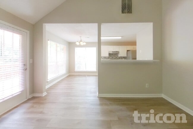 Building Photo - 4050 Monarch Dr