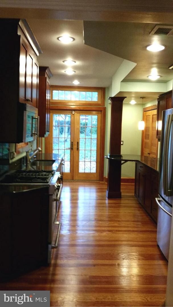 Building Photo - 7 Morris St