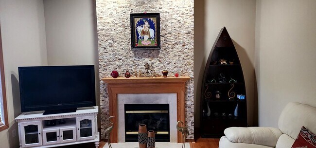 Foto del edificio - Beautiful 5 Bed Executive Home! Pet Friend...