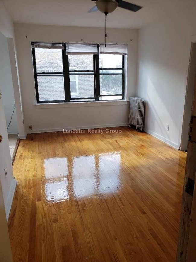 Building Photo - 4350 N Ashland Ave