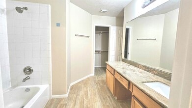 Building Photo - 7011 Biton Dr