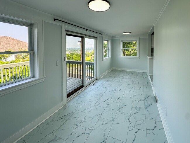Foto del edificio - 647 Fairview Ave NE