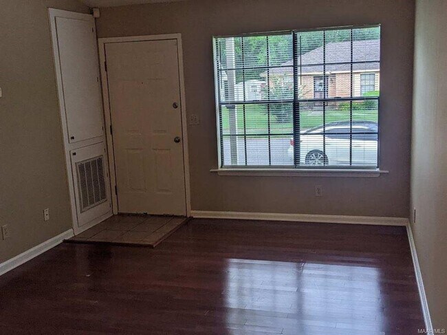 Foto del edificio - 3312 Royal Creek Rd