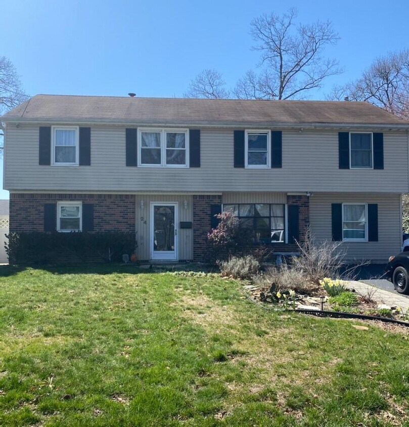 Primary Photo - 24 Peach Tree Rd