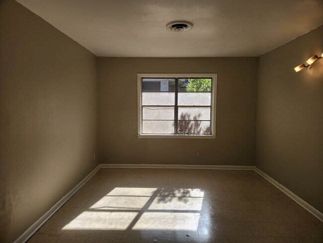 Foto del edificio - 2432 Highland Ave