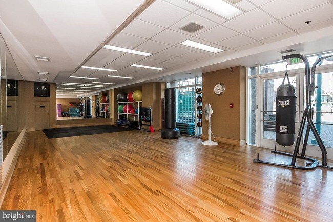 Building Photo - 100 Harborview Dr