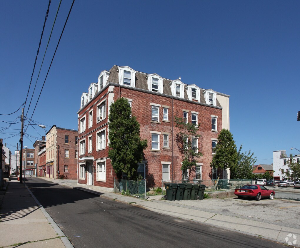 Primary Photo - 96 Green St