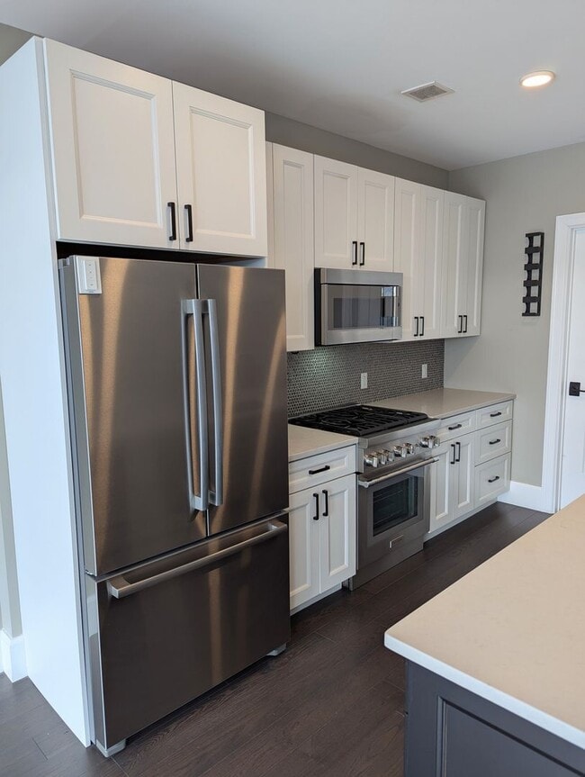 Building Photo - 1 Bedroom 1 Bathroom Condo in Downtown Pittsburgh