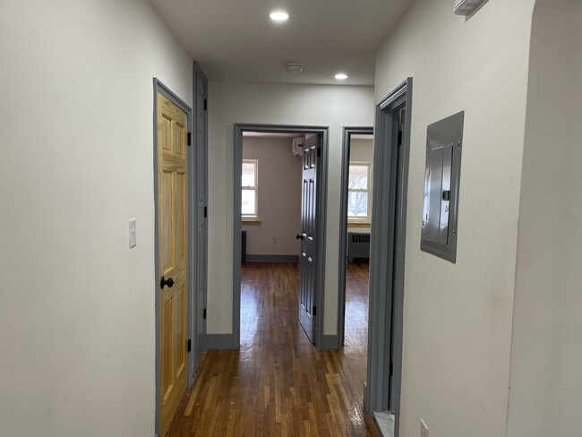Building Photo - 818 E 234th St