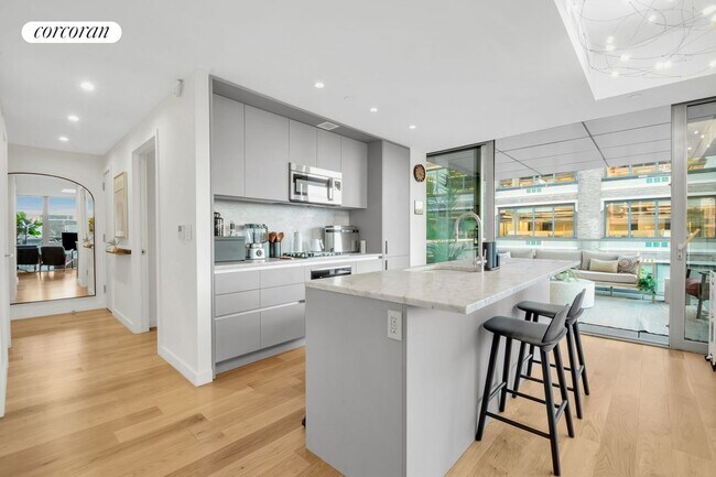 Foto del edificio - 547 W 47th St