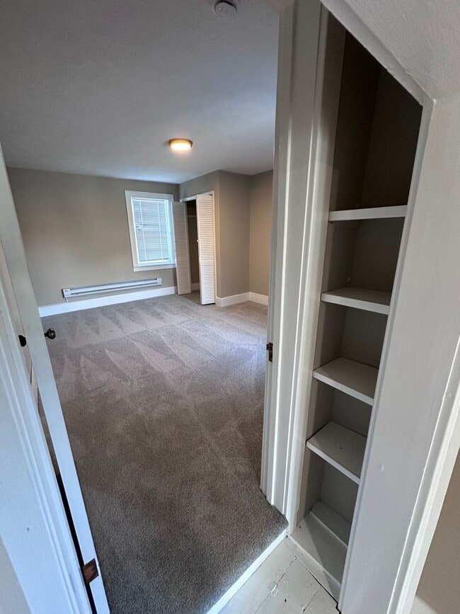 Building Photo - Village of Manlius 1 bedroom/ 1 full bathroom Apartment - Sign for just $1,000