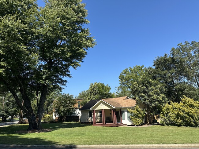 Vista de Duncan - 1033 Woodside Ave