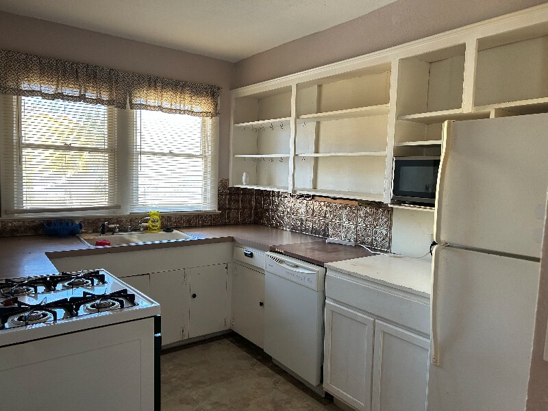 Foto principal - 2358 Honeysuckle Ave