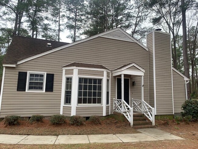 Foto del edificio - 2-Bedroom, 2- Bath Condo in Carolina Pines