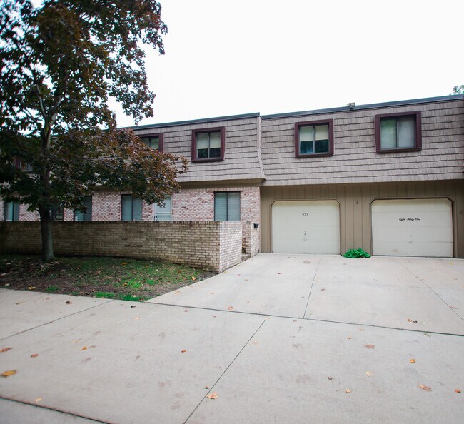 Building Photo - 833 Tollis Pkwy