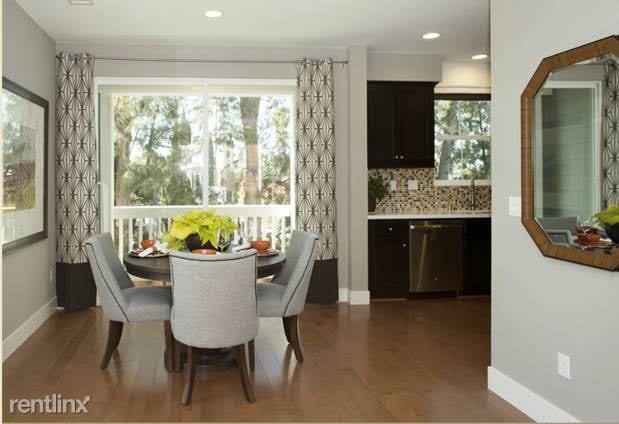 Building Photo - 3 br, 2.5 bath Townhome - 348 Amaryllis Ter