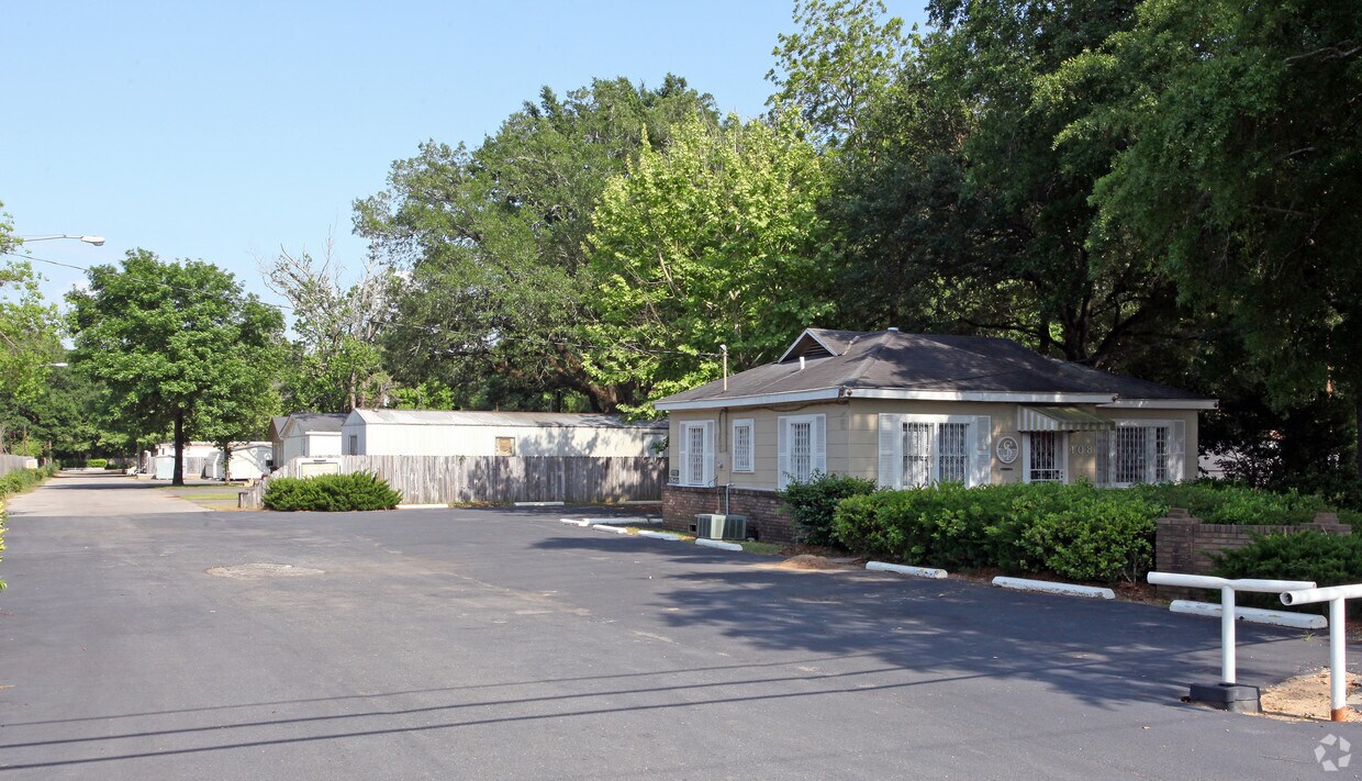 Building Photo - 108 43 Hwy S