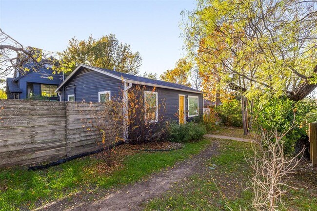 Foto del edificio - 713 E 45th St