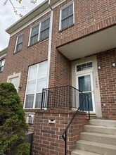 Building Photo - 1860 Lindsay Ln