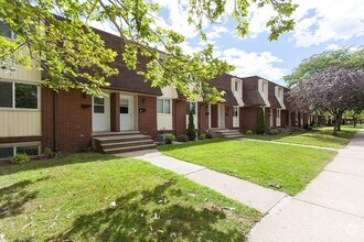 Building Photo - Pontiac Court – Townhomes