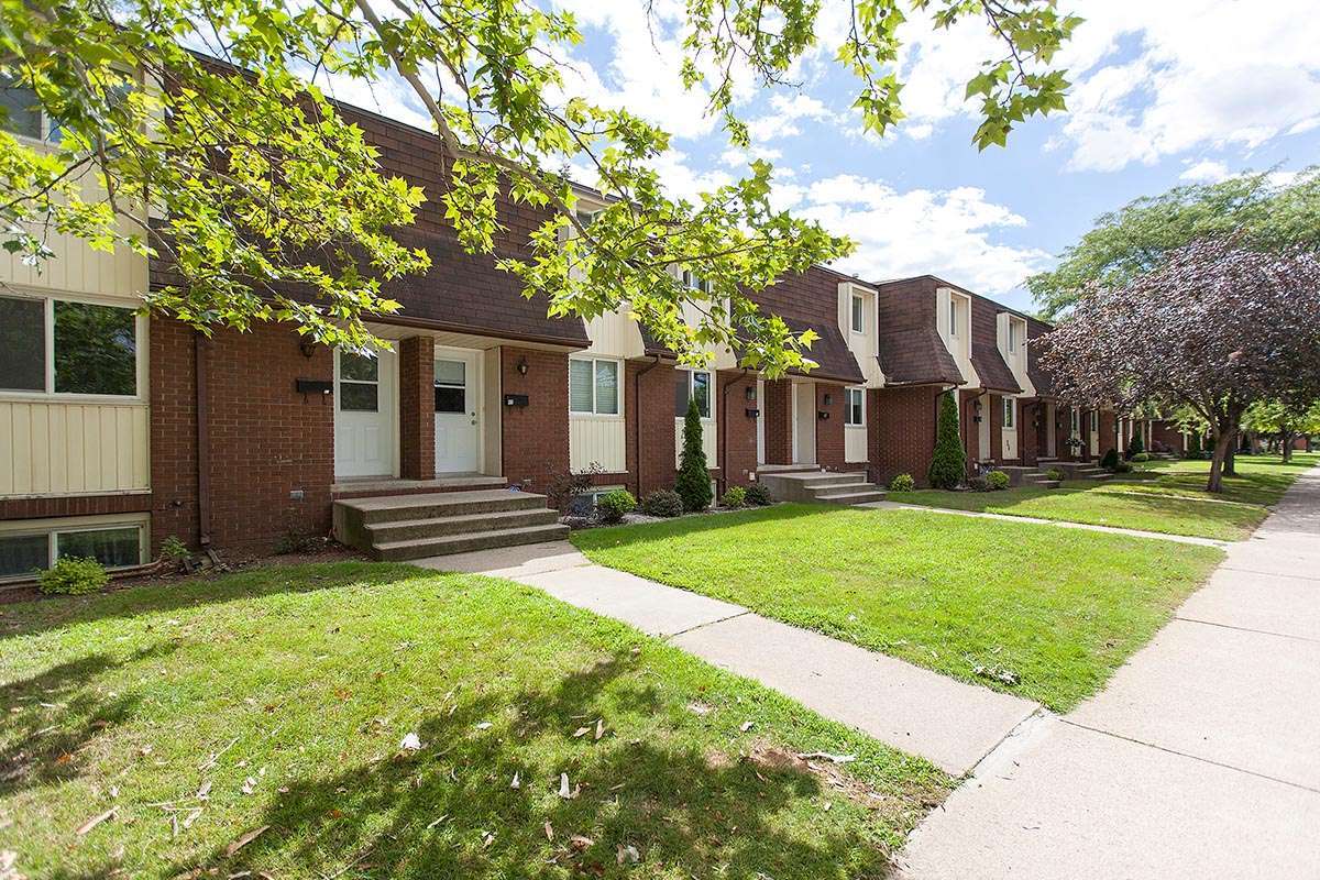 Primary Photo - Pontiac Court – Townhomes