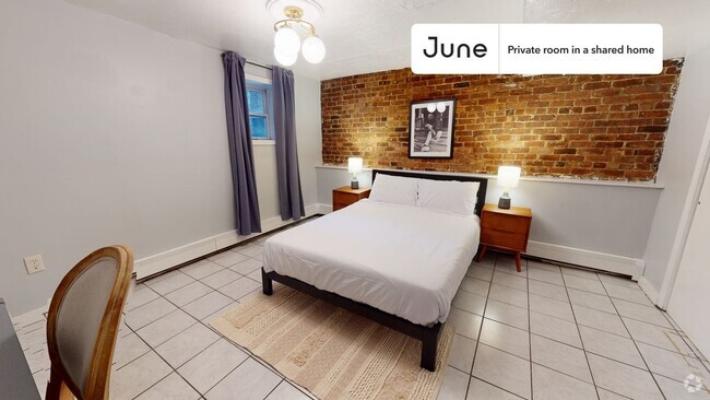 Building Photo - Private bedroom in 6 bed/2 bath Home
