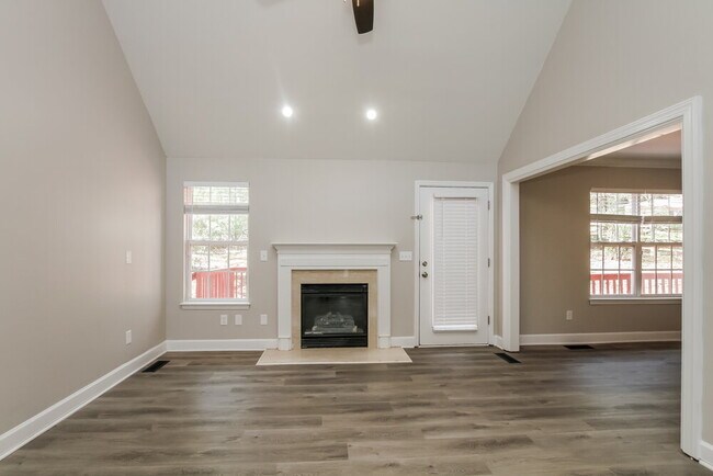Foto del edificio - 5118 Chestnut Knoll Ln